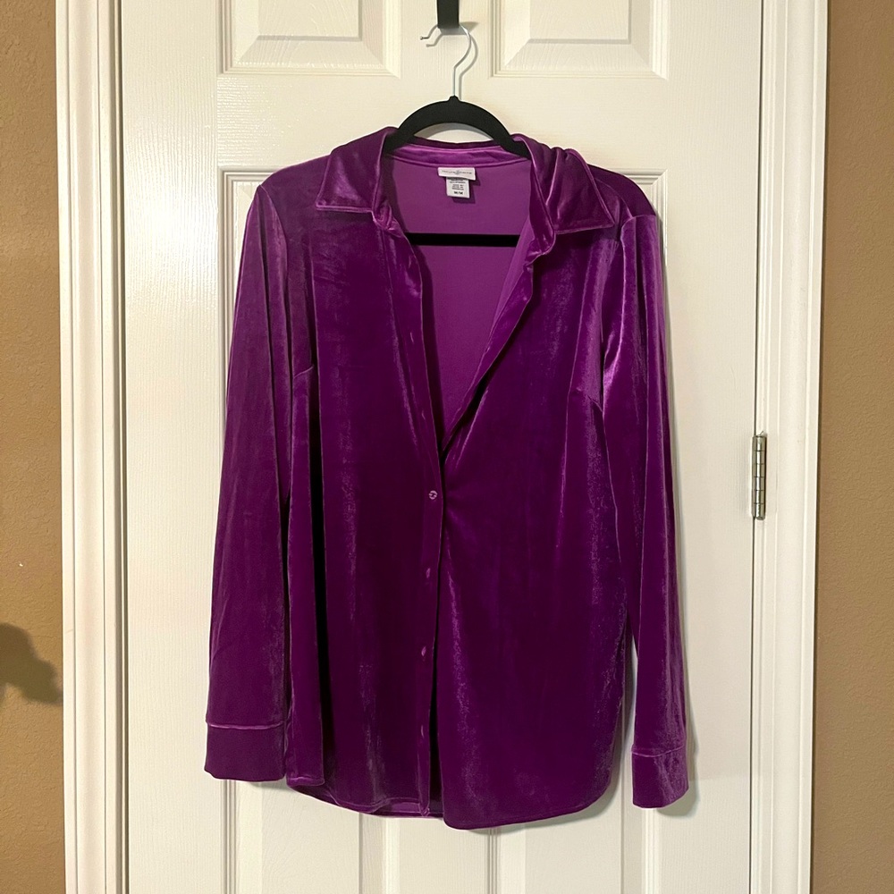 Jaclyn Smith purple velour button down shirt